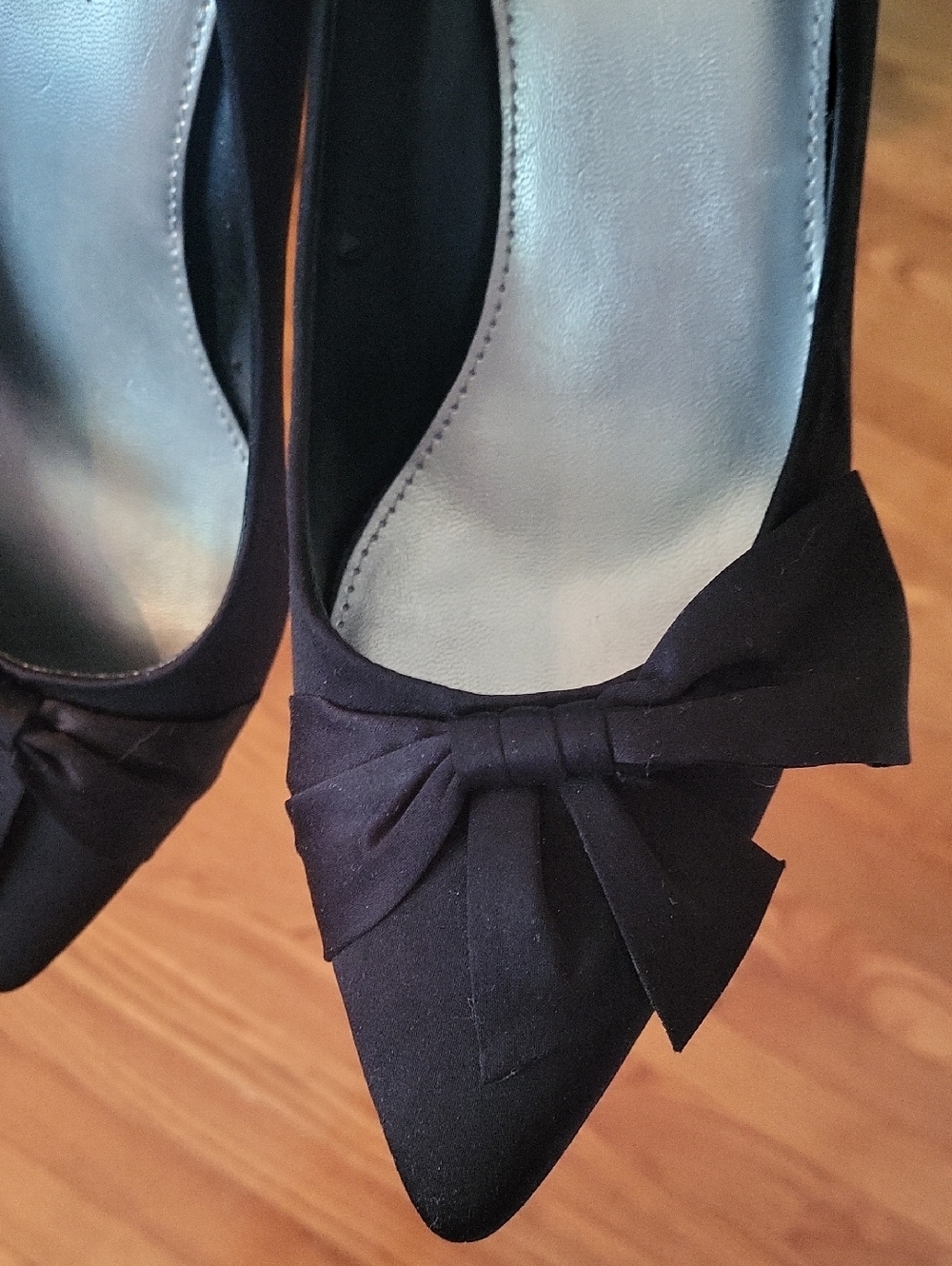 Jacqueline Ferrar Black Pointed-Toe Pumps with Bow Accent - Picture 7 of 11